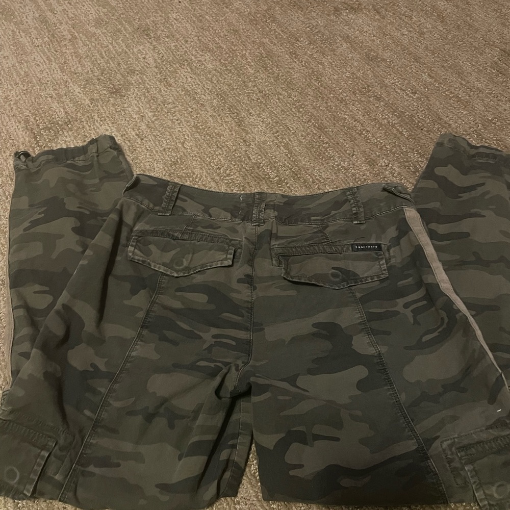Sanctuary Standard Surplus Green Camouflage Ankle Cargo Pants Women's Size 25